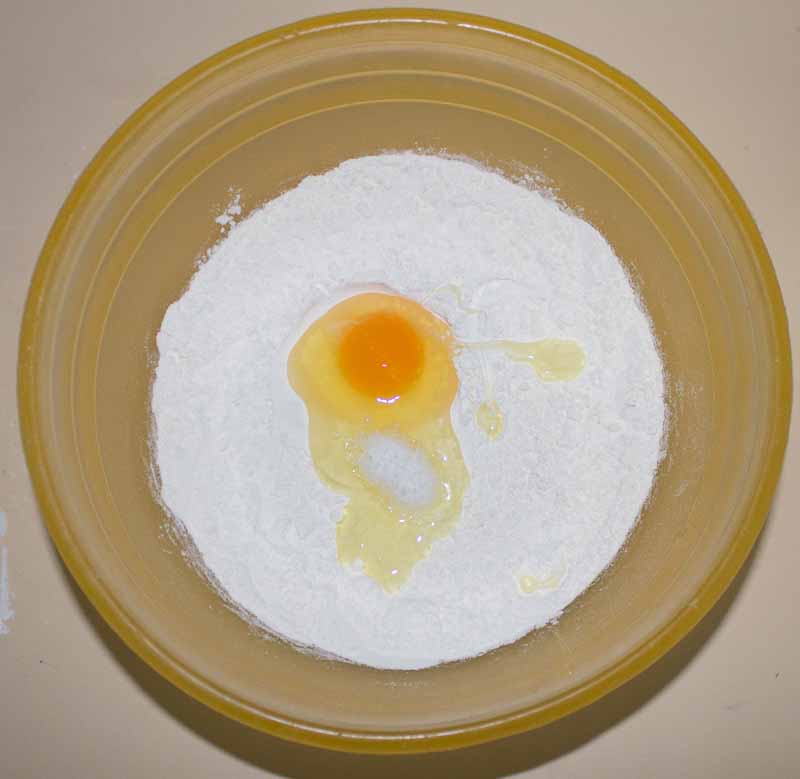 Мука, яйцо и соль