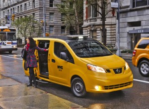 Главная трудность при развитии собственной службы такси - это привлечение постоянных клиентов.